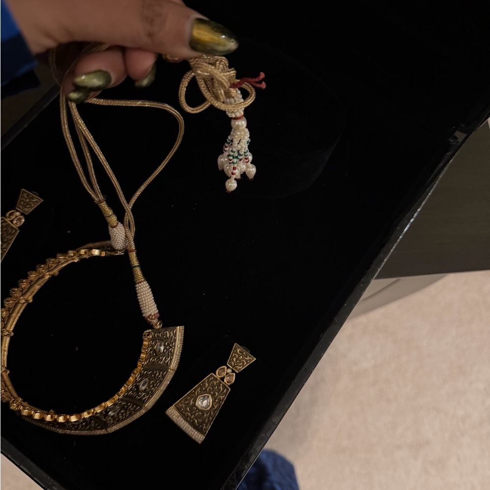 Indian Jewelry Set - Picture 3 of 5